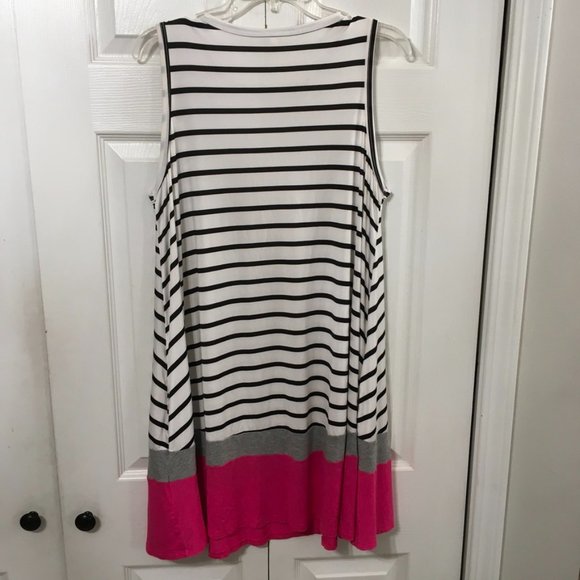 Bellamie Sleeveless Dress - Picture 5 of 5